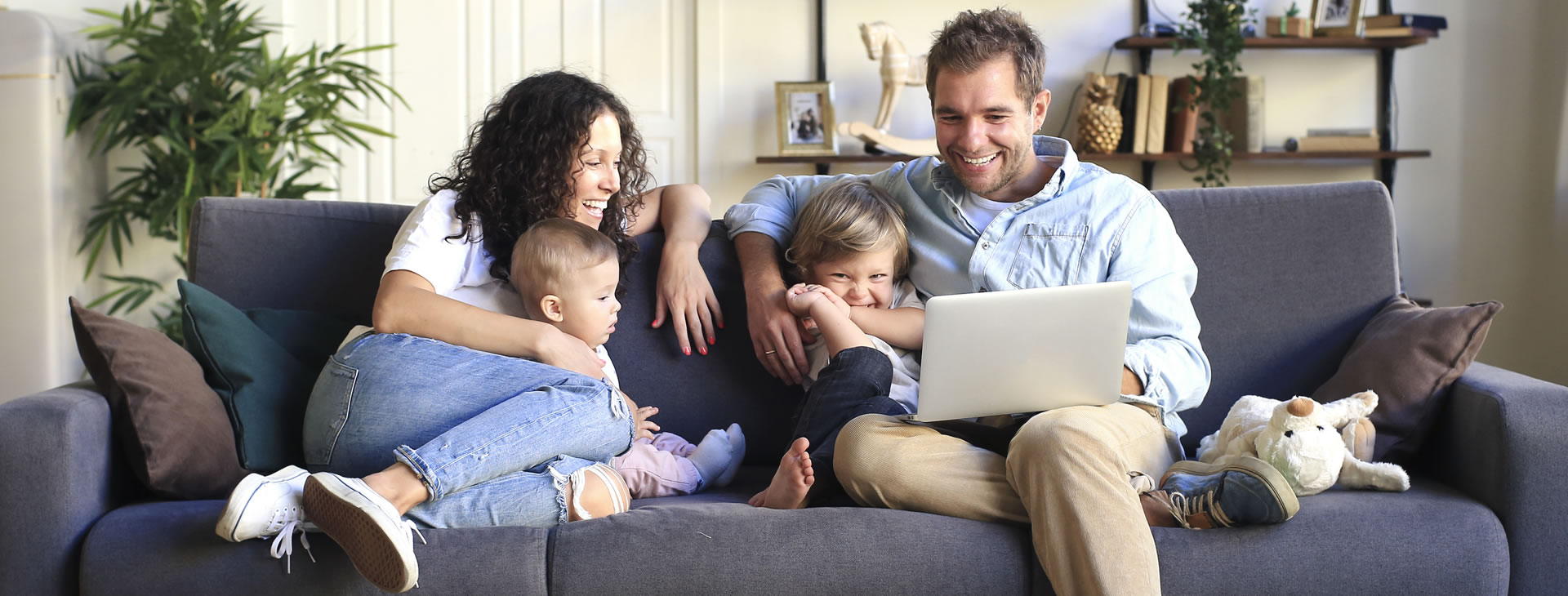 Quanto tempo tem que ficar fora de casa após dedetização? 1 dedetizacao familia